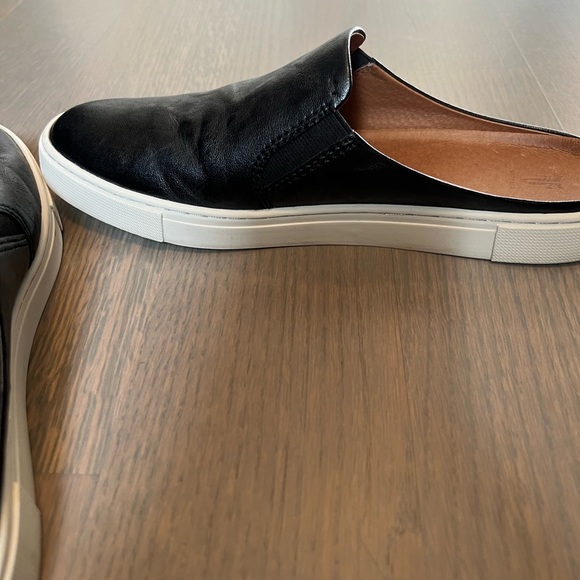 Frye black leather mule sneakers - Picture 2 of 4